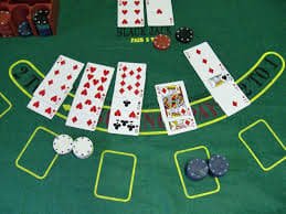 Simbol keamanan digital untuk perlindungan data dan transaksi pengguna